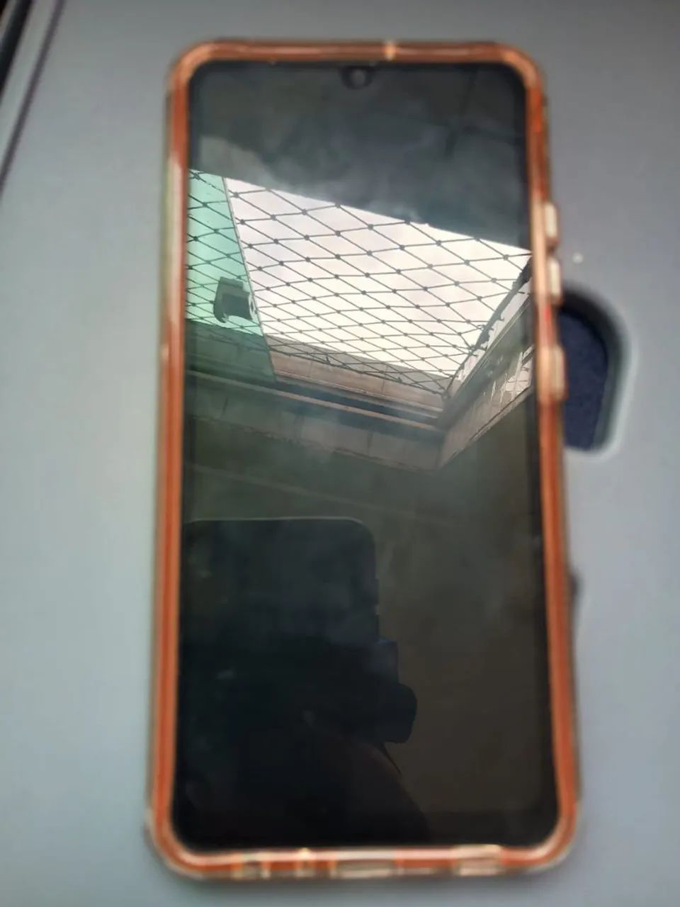 Vendo um celular ? 