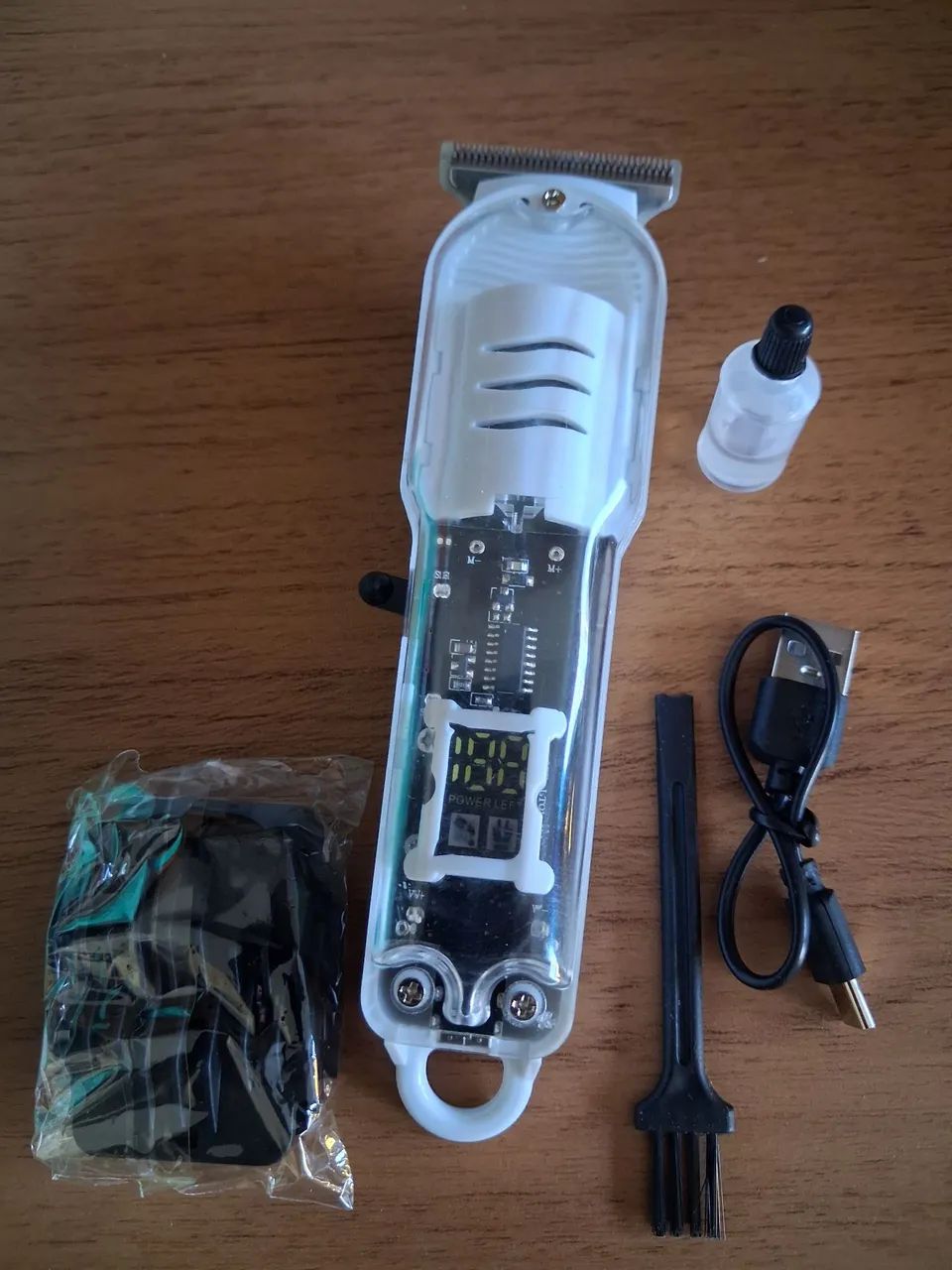 Máquina de Cortar Cabelo e Barba Transparente Recarregável USB - Foto 2