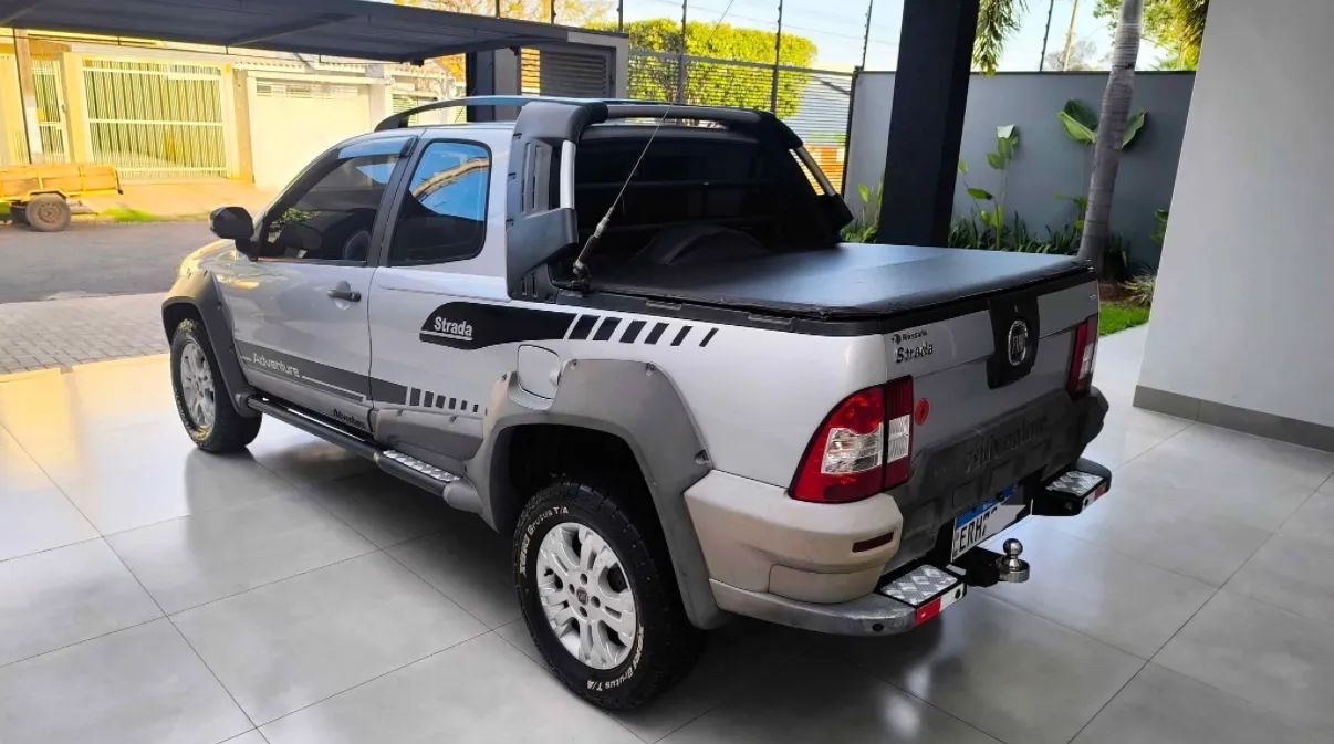 Fiat Strada Adventure1.8/ 1.8 Locker Flex CD 2011 - Foto 3
