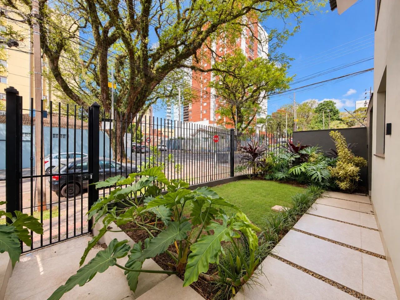 Sobrado à venda em Maringá, Zona 07, com 3 quartos, com 187.75 m² - Foto 2