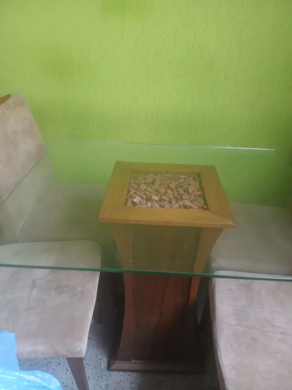 Mesa com 4 cadeiras