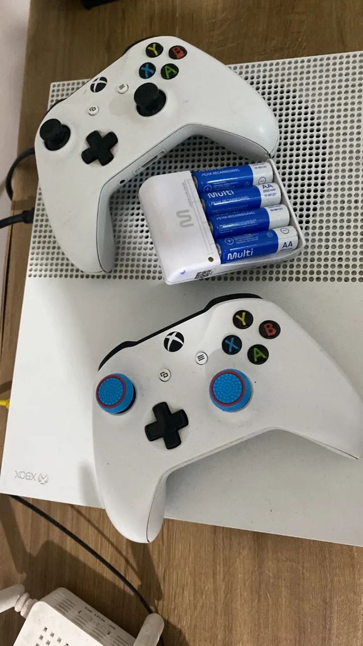 XBOX ONE S 1TB COMPLETO - NA CAIXA