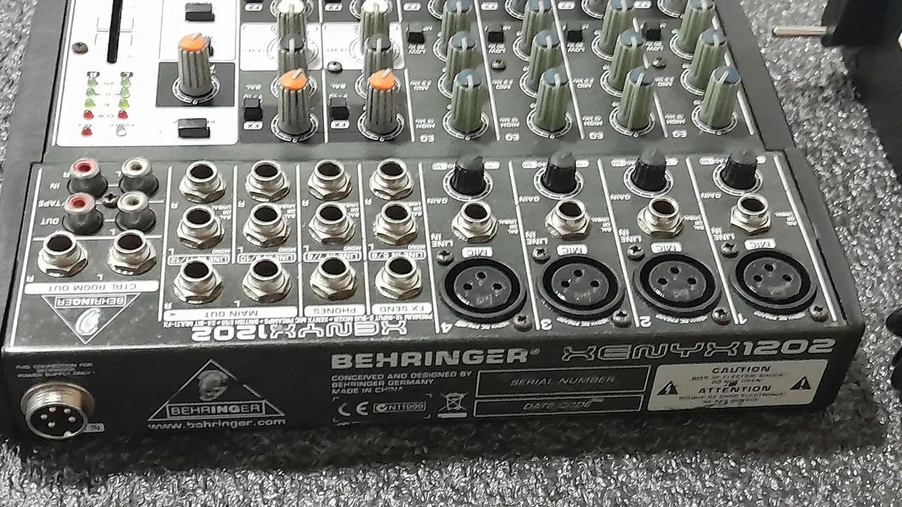 Mesa de som Behringer 1202 - Foto 3