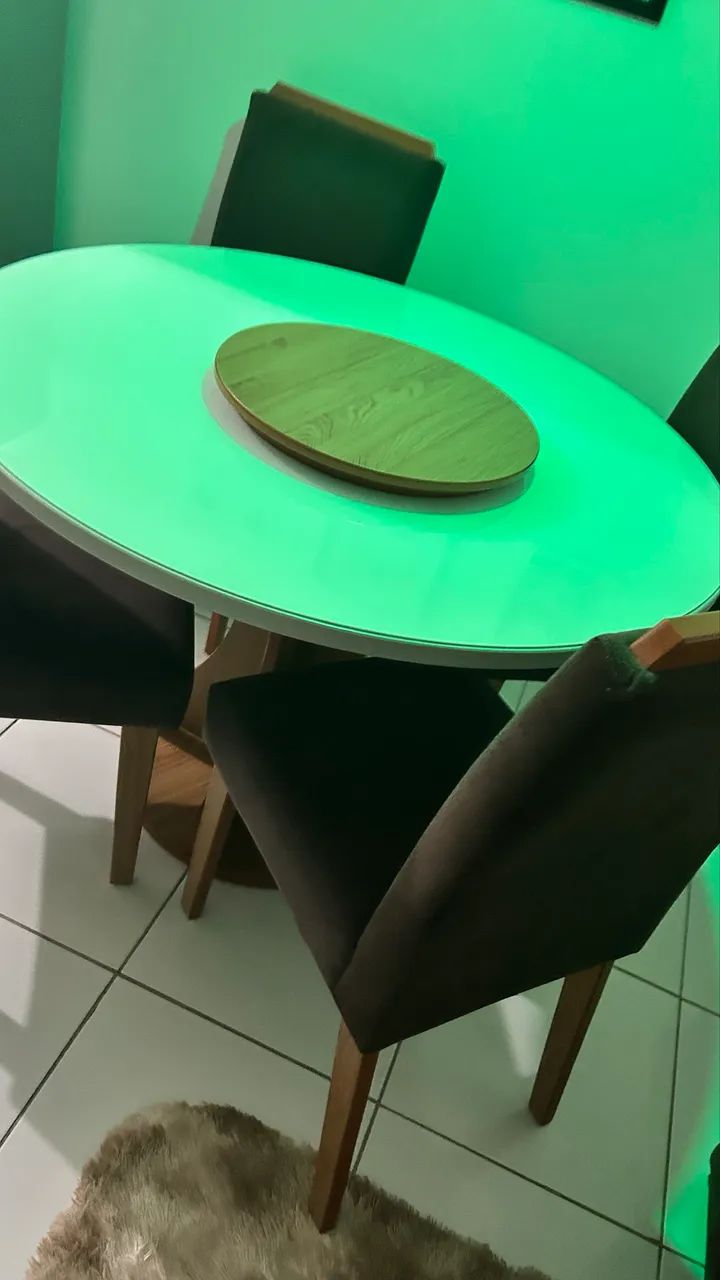 Mesa com 4 cadeiras e centro giratório  - Foto 4