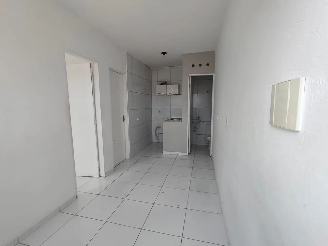 Flet com dois quarto , sala ,cozinha , banheiro e varanda 