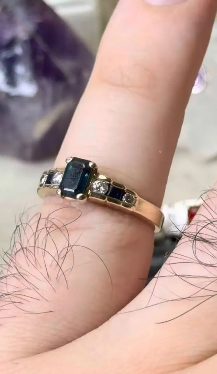 Anel em Ouro 14K com Safiras e Diamantes - Aro 16