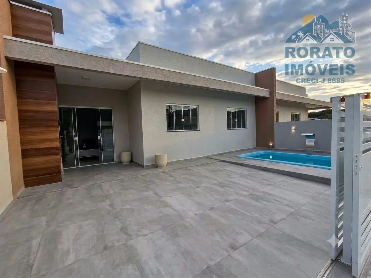 Casa com piscina em Gaivotas - Matinhos