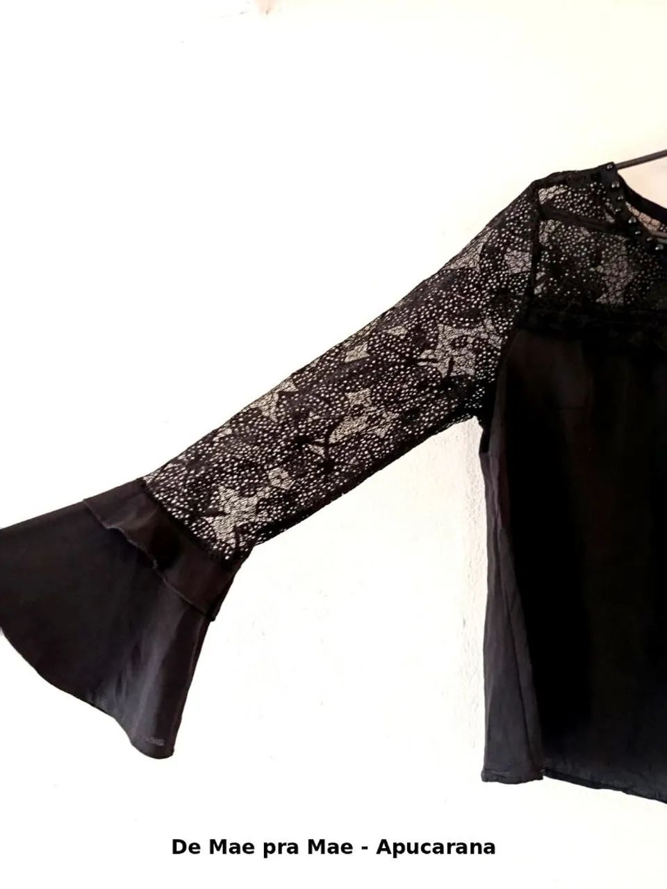Blusa social preta com manga e renda  - Foto 2