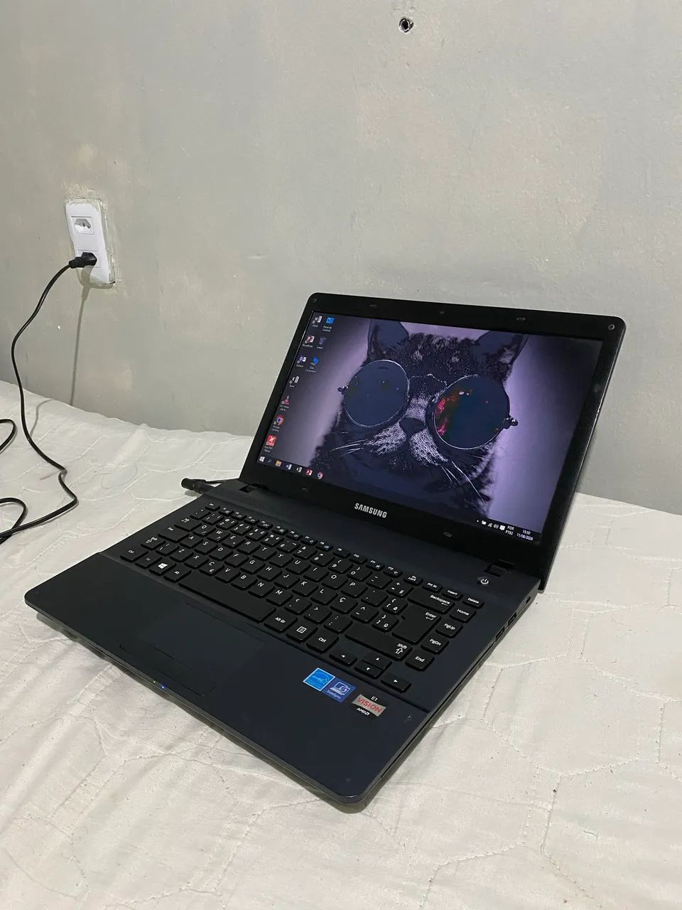 Notebook Samsung / HD 500gb / 4gb ram c/ Windows 10 e Office 