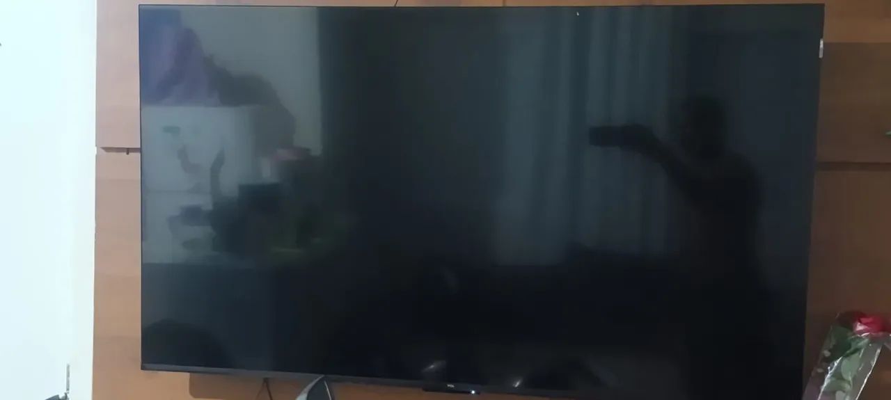 Vendo  uma TV TCL com 4 meses de uso   perfeita  - Foto 2