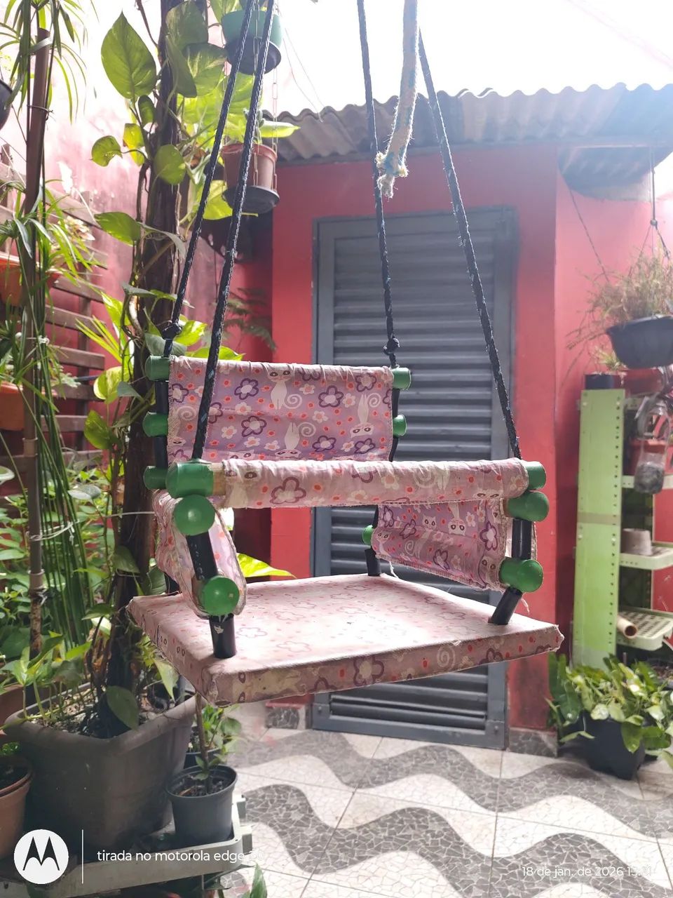 Cadeira de balanço infantil 
