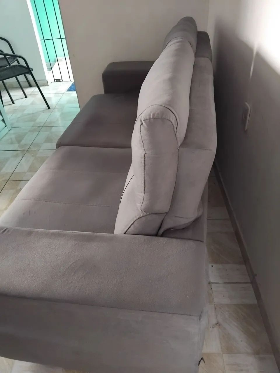 VENDO UM SOFÁ SUPER NOVO  - Foto 4
