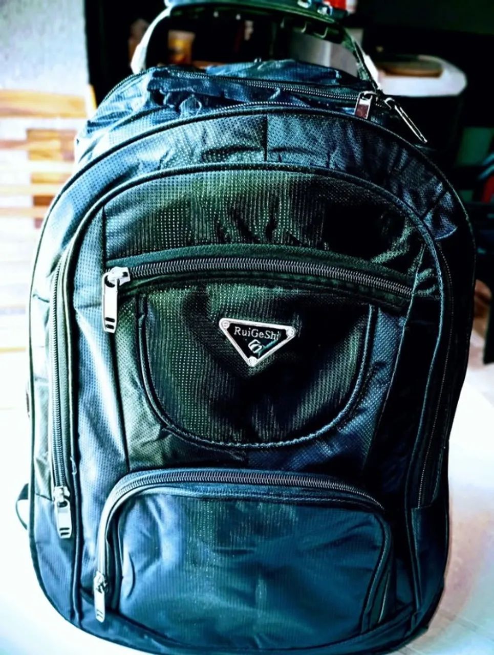 Mochila Impermeável Reforçada com Cabo de Aço na Alça + Compartimento para Notbook