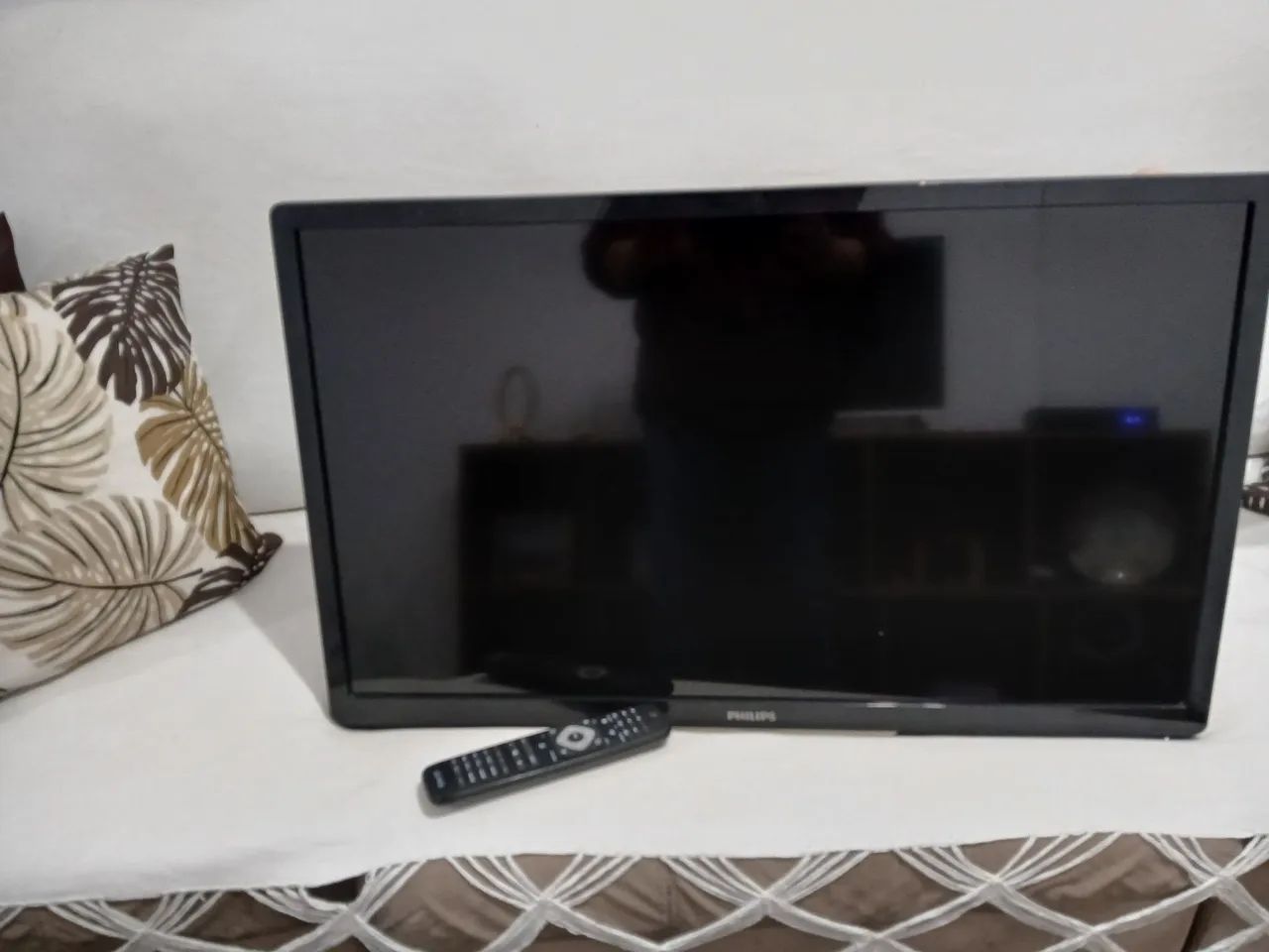  TV 32 polegadas e suporte de parede novo em um único anúncio.
