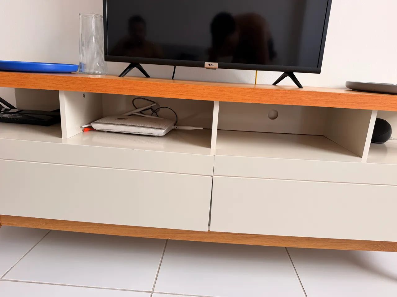 Rack para TV com duas gavetas 