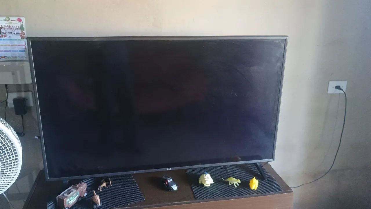 TV LG 50 POLEGADAS COM DEFEITO NA TELA(tela azul)  - Foto 4