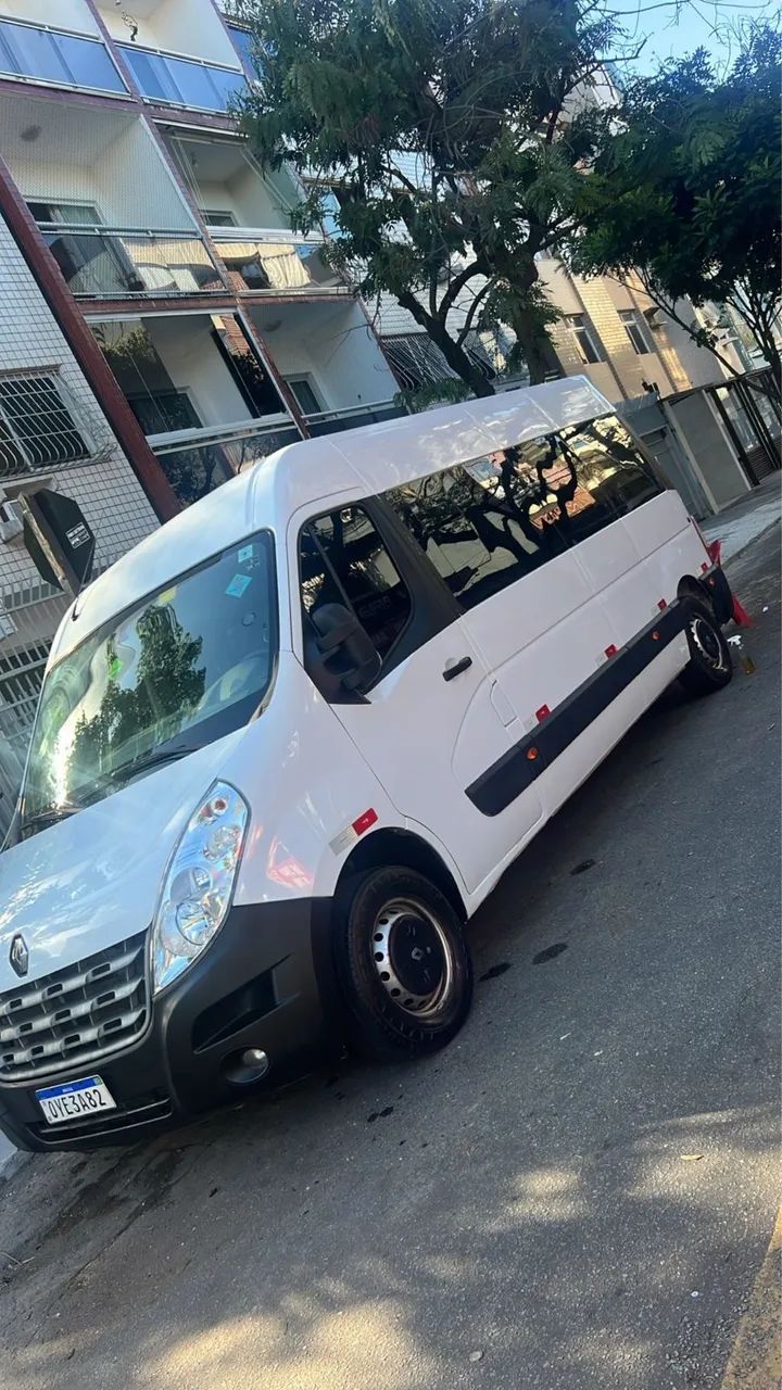 Locação de van para transporte e turismo 