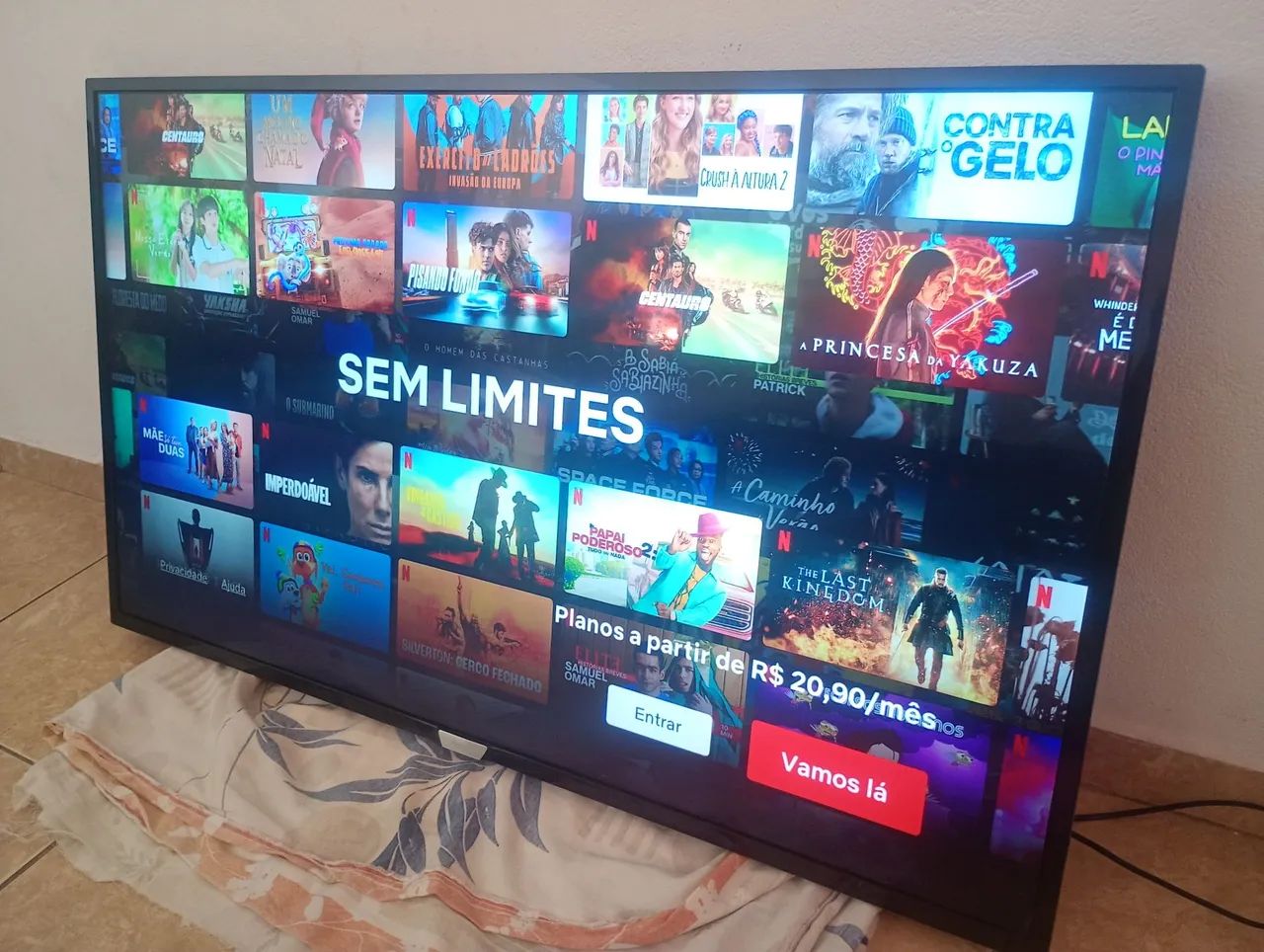 Vendo essa tv 50 polegadas smart 4k  - Foto 5