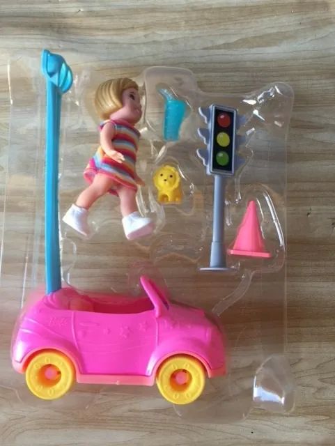 Barbie educação no trânsito importada.