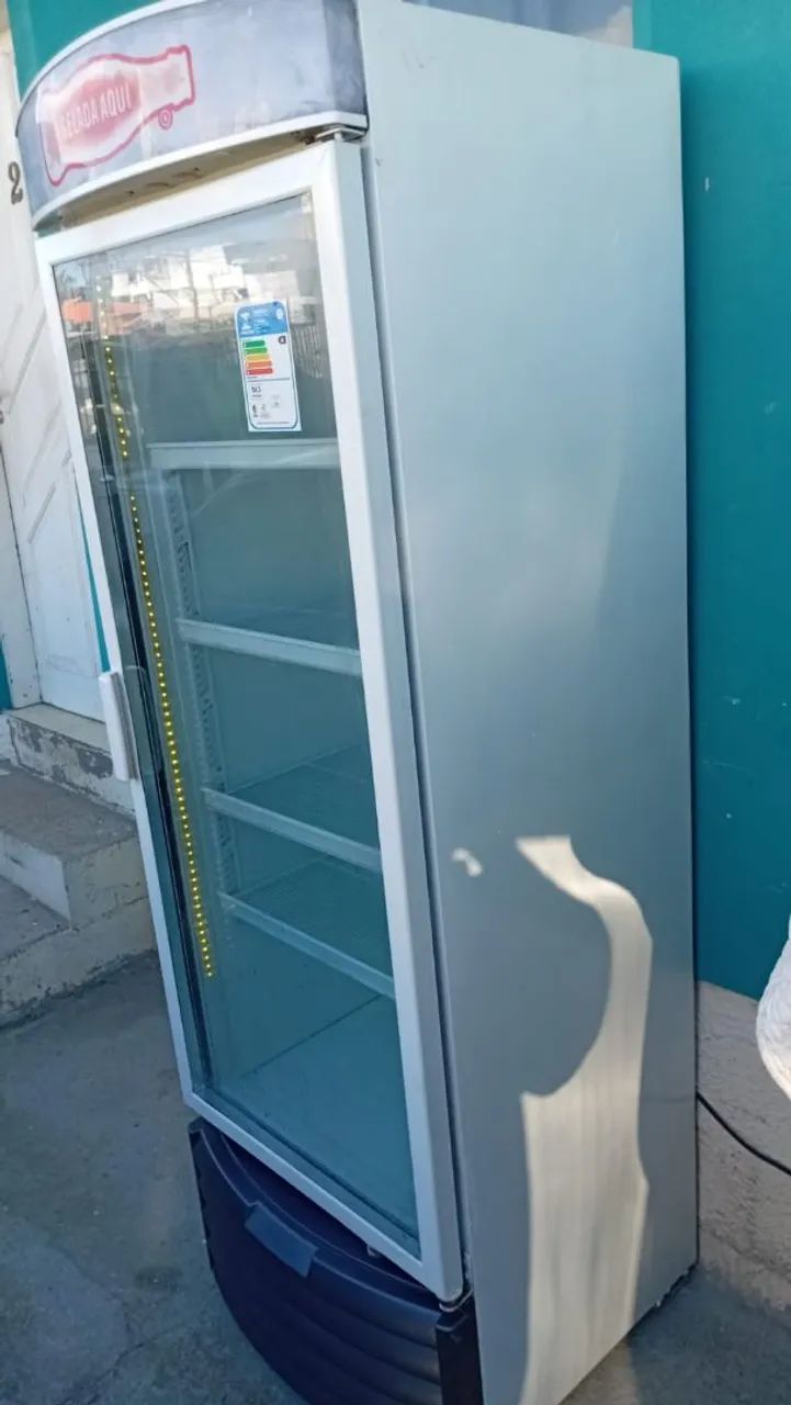 Expositor de bebidas e refrigerantes funcionando entrego sem custos dependendo do local ! - Foto 3