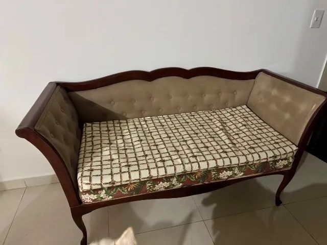 Sofá Retrô estilo Luís XV em madeira