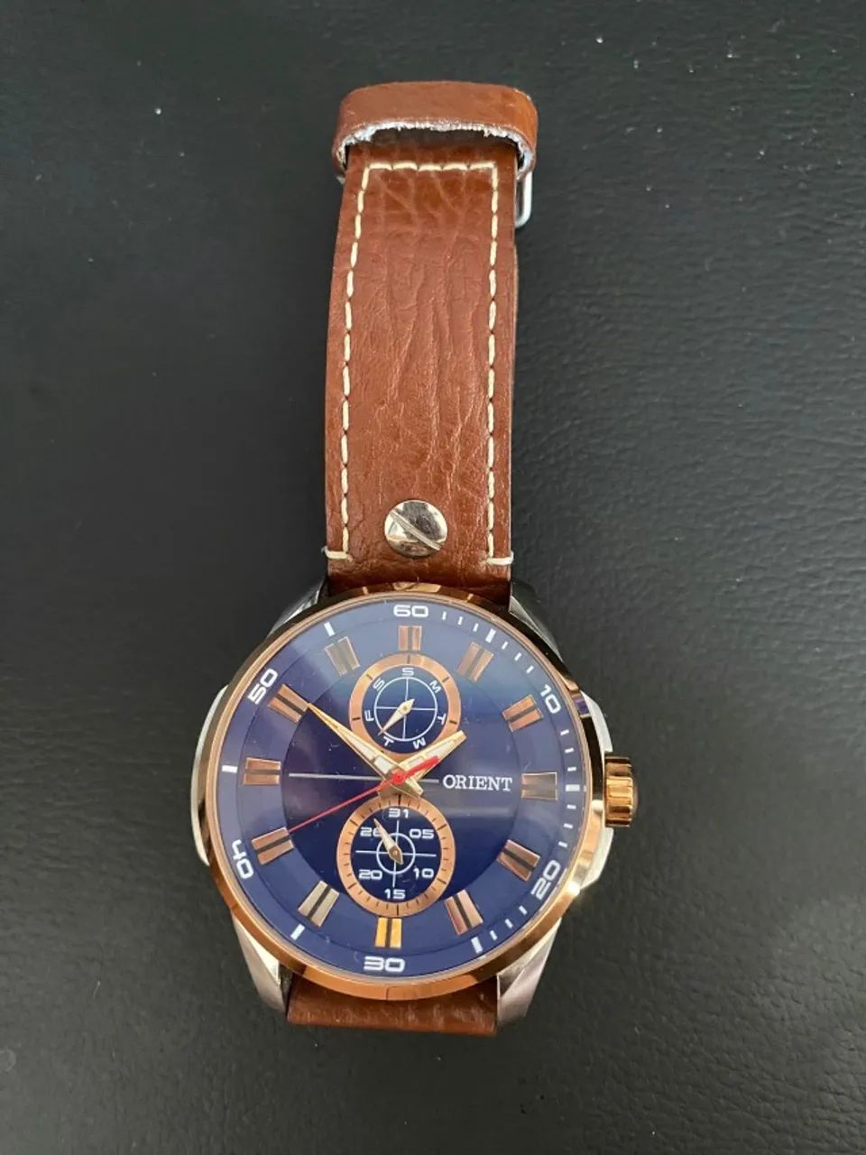 Relógio Analógico Masculino Orient, 52mm, pulseira em couro