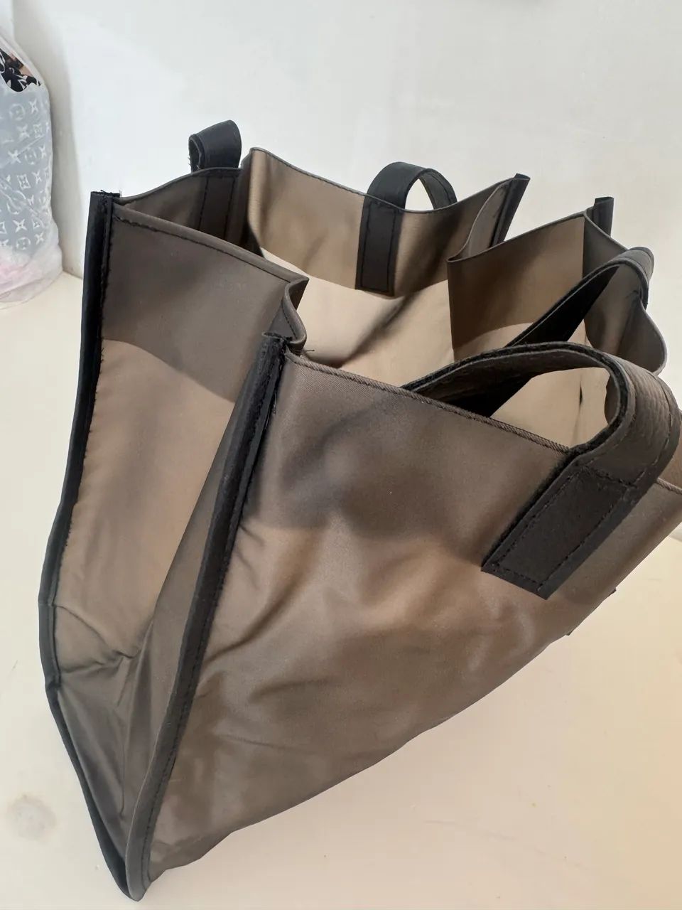 2 bolsas sacolas + 1 necessaire fitta usada  - Foto 2