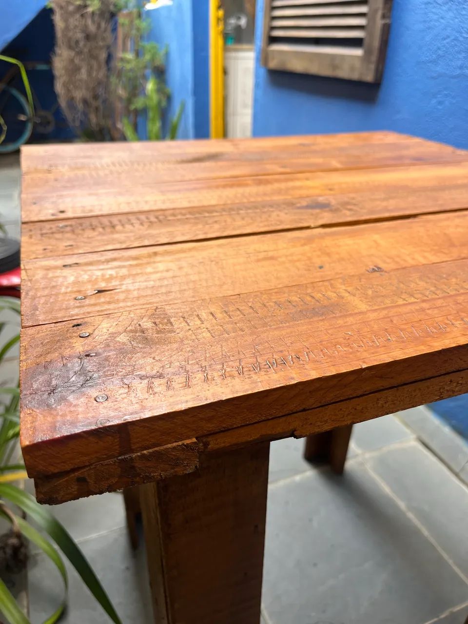 Mesa rústica de madeira de pallet vernizada  - Foto 5