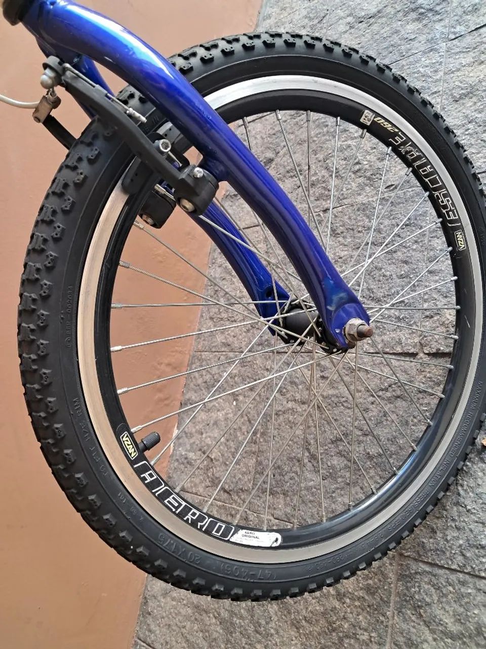 BICICLETA ARO 20 SEMI NOVA AZUL PERFEITO ESTADO - Foto 3