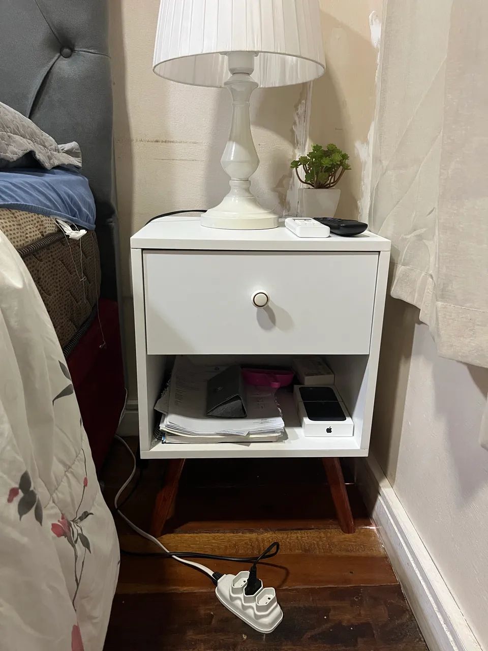 Mesa de cabeceira 