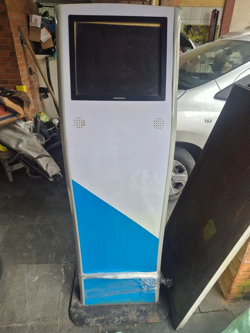 Toten com display LCD