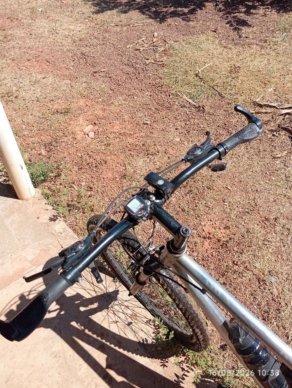 Bicicleta em alumínio aro 26 - Foto 2
