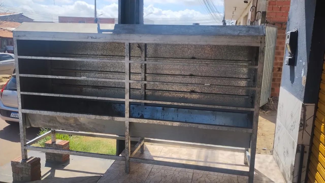 Vendo churrasqueira grande de assar frango 
