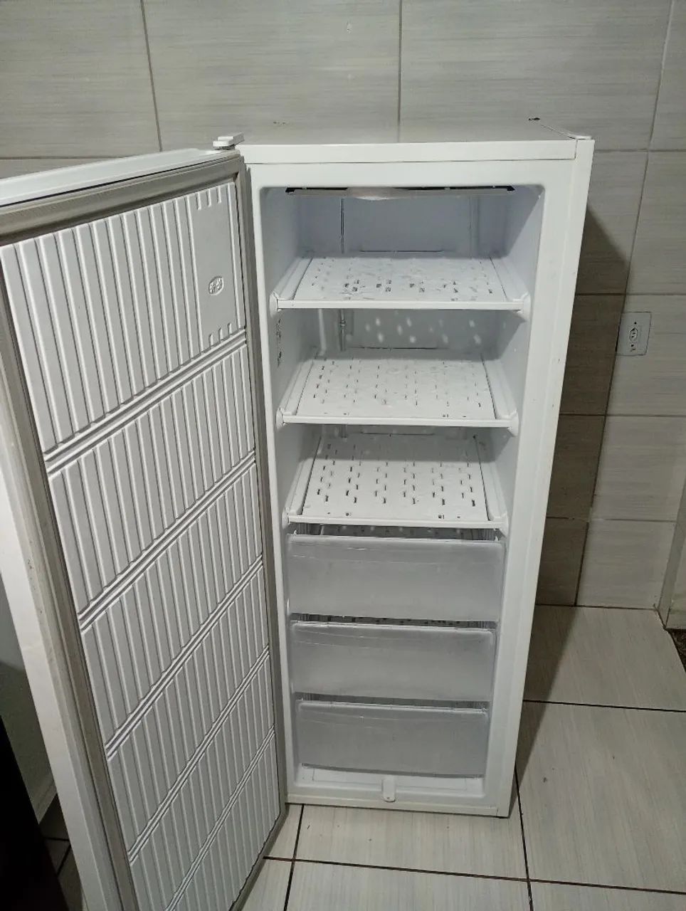 Freezer Vertical Eletrolux ( Modelo: FEI23 ) A++ - Foto 5