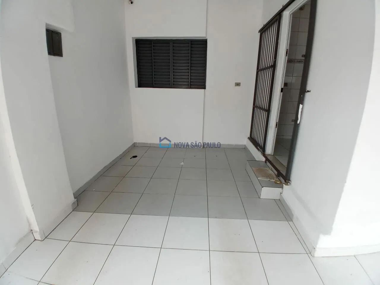 Casa térrea à venda na Vila das Mercês com 3 quartos e 1 vaga de garagem.