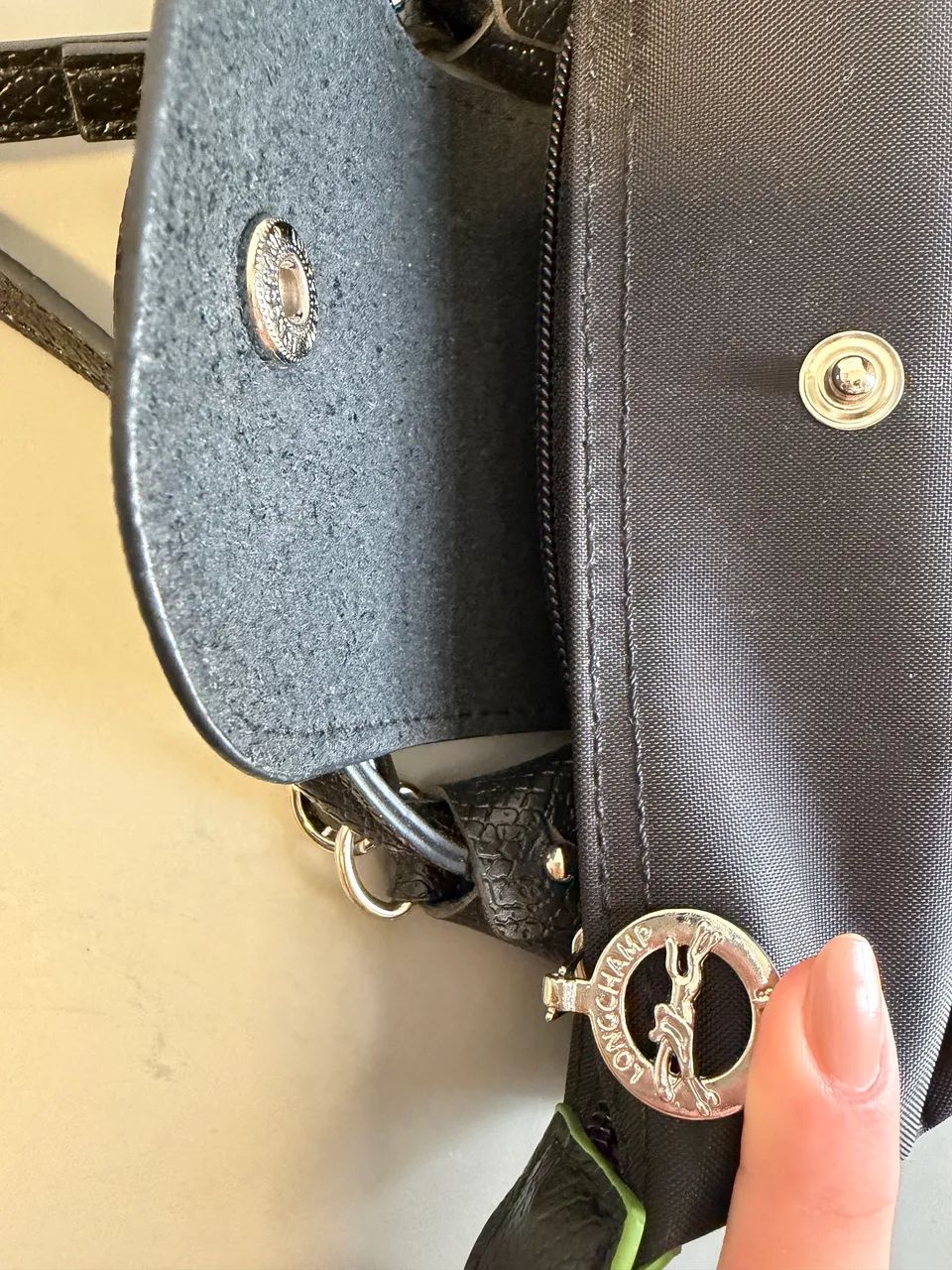 Mini bag longchamp preta - Foto 4