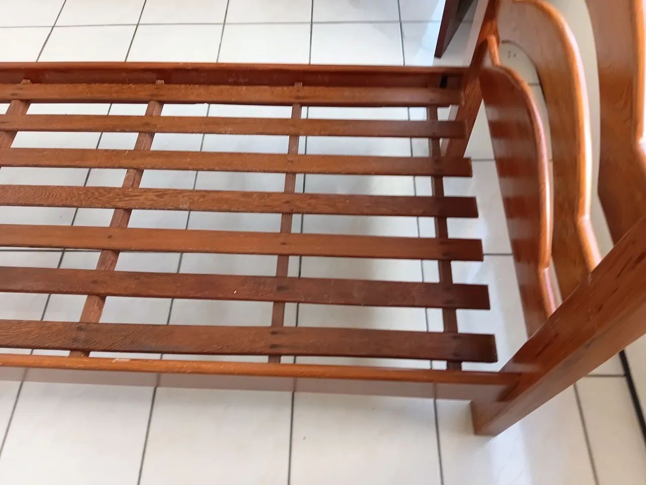 CAMA SOLTEIRO MADEIRA MACIÇA NOVÍSSIMA!! - Foto 4