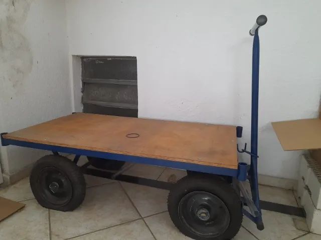 carrinho de carga tipo vagão.