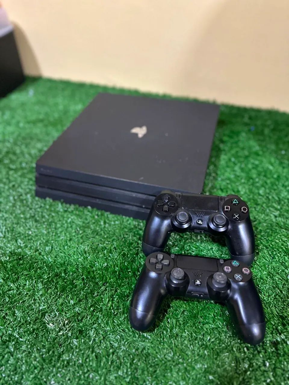 Ps4 Pro - 1TB com 2 controles  - Foto 4