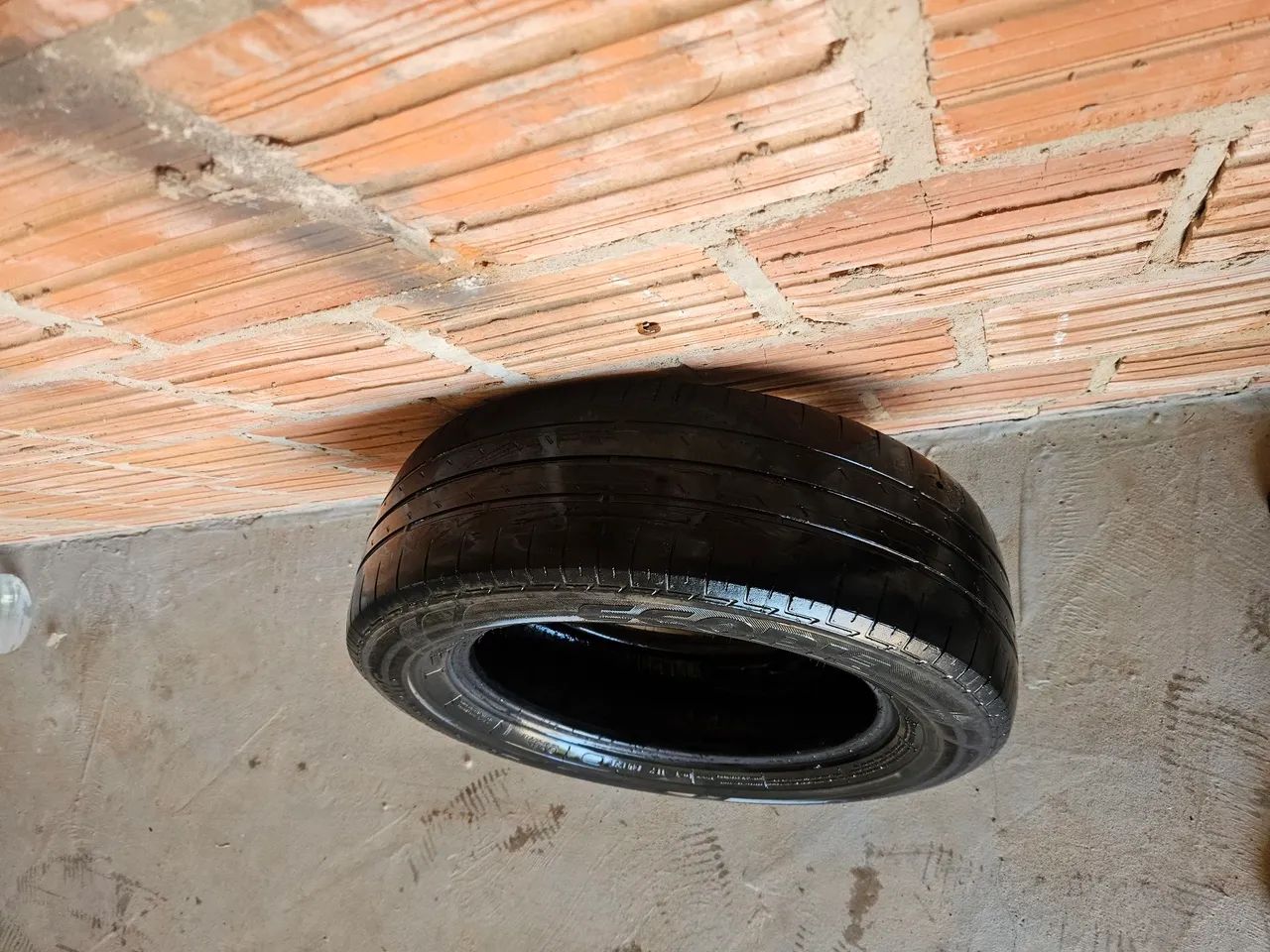Pneu aro 15 185/65 usado - Foto 5