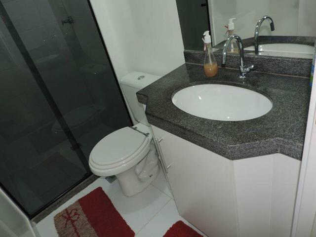 Excelente apartamento 3/4 suíte, varanda sol da manhã 2 vagas cobertas - Foto 18