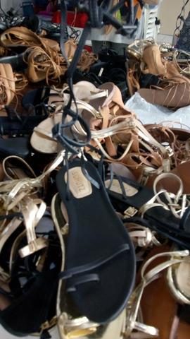 Venha conferir é nesse sábado peças a 1.00 e lindos sapatos novos 5.00 - Foto 2