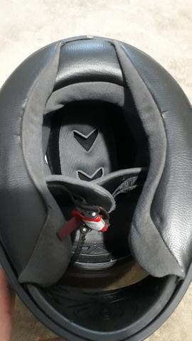 Capacete Shark s700 semi novo com viseira camaleao