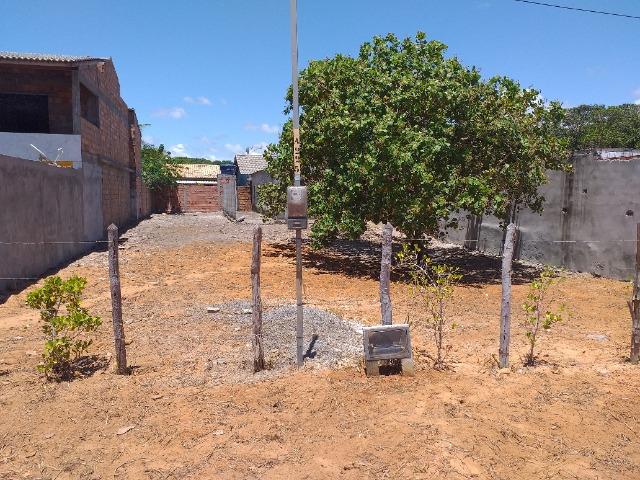 Terreno com casa em fase de acabamento