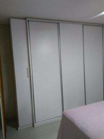 Linda casa em condomínio fechado, 3 quartos (1 suíte), com piscina - Foto 9