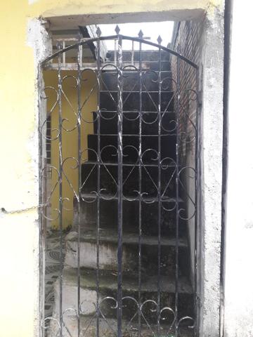 Estou vendendo está casa com dois apartamentos roda na Lage com um pátio com garagem ! - Foto 4