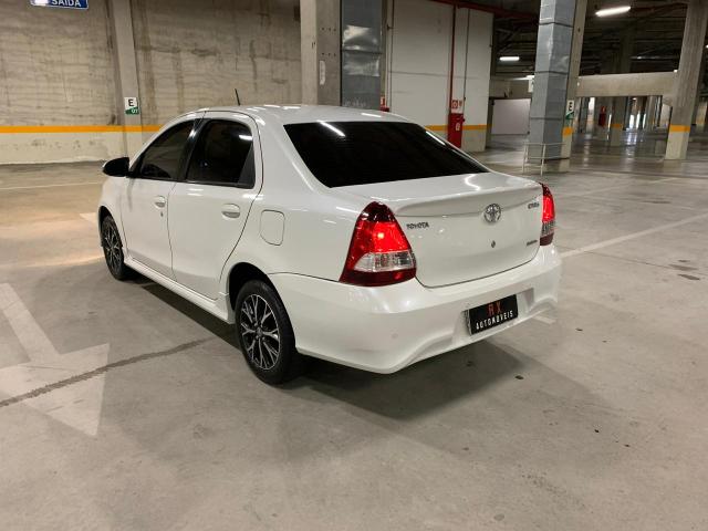 Toyota Etios Platinum 1.5 AT 2017 - Foto 4