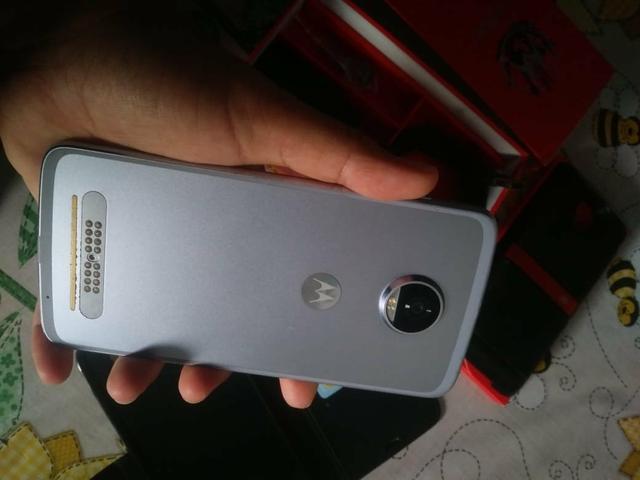 Moto Z2 Troco por Iphone ou Moto elétrica com débito para assumir
