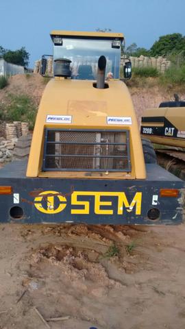 Rolo compactador "SEM Caterpillar" 8218 liso com kit pata ano 2013 500 horas n volvo jcb - Foto 4