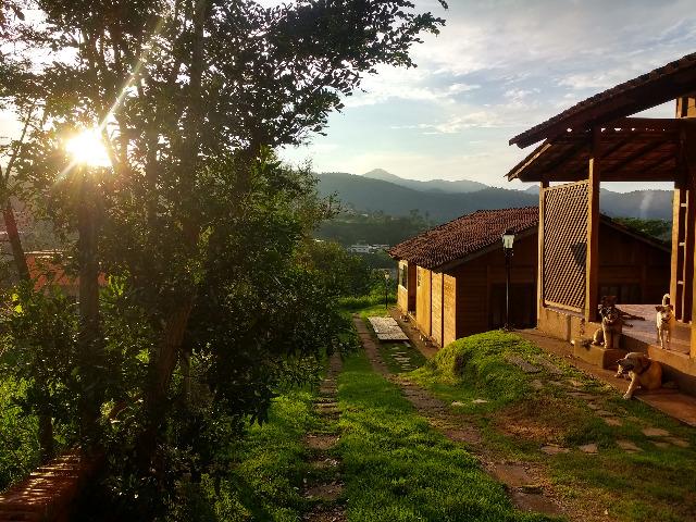 Duas Casas de 2 quartos com água e luz independentes e jardim em terreno de 1000m2 - Foto 3